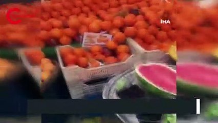 Kültür merkezinin çatısı pazar yerinin üzerine uçtu: 2 yaralı