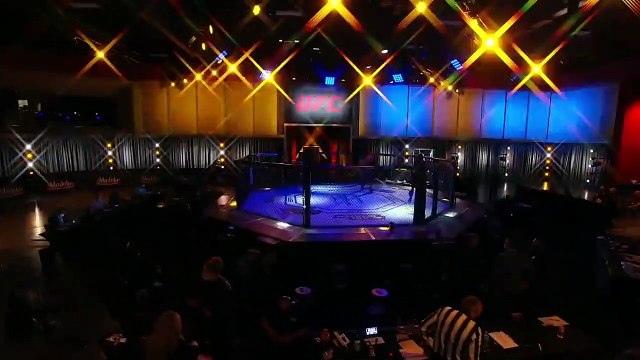 Entrevista pós-luta com Charles do Bronxs | UFC 256