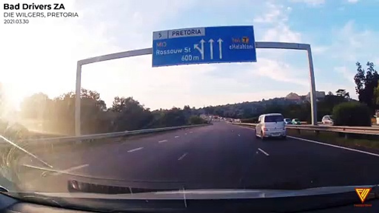 Terrible driving by Toyota Hilux 2021.03.30 — DIE WILGERS, PRETORIA