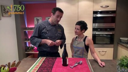 Déboucher une bouteille de vin