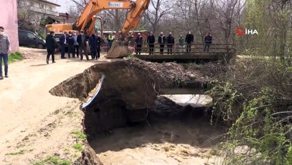 Dereler taştı, yollarda göçükler meydana geldi