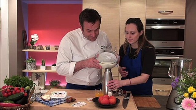 Gaspacho de tomates au chèvre et petits croûtons