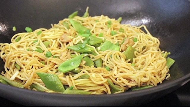 Nouilles chinoises sautées aux haricots plats