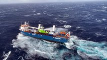 Rescate de película en Noruega de los doce tripulantes de un carguero sufriendo una fuerte marejada