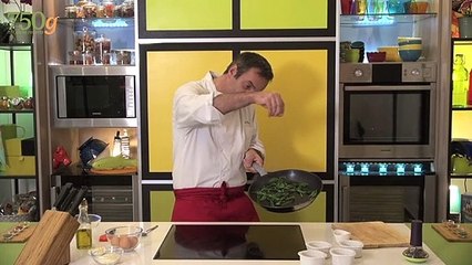 Descargar video: Oeufs cocotte aux épinards