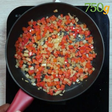 Boeuf sauté aux poivrons en coque de laitue