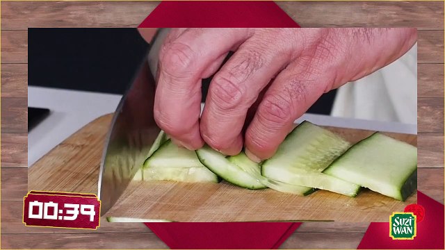 Brochettes de porc au caramel et crudités façon bo bun