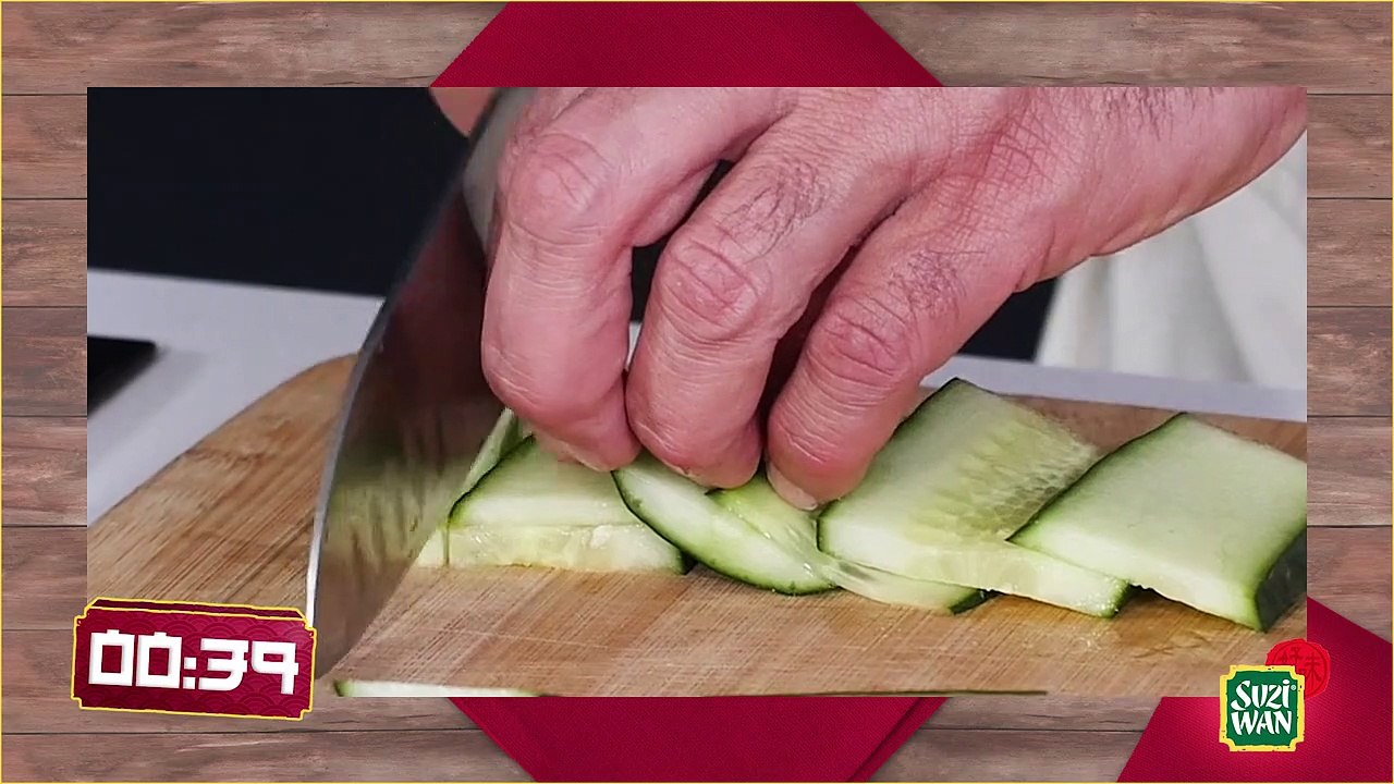 Brochettes de porc au caramel et crudités façon bo bun