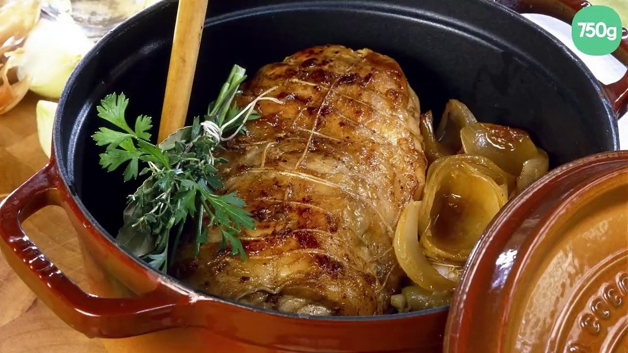 Rôti de porc en cocotte à la moutarde et petits oignons