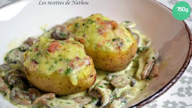 Pommes de terre farcies au lard et Reblochon, champignons à la crème