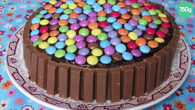 Gâteau aux smarties et kit kat