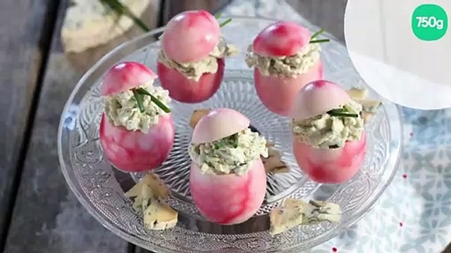 Œufs marbrés à la betterave, farcis de crème à la fourme d'Ambert