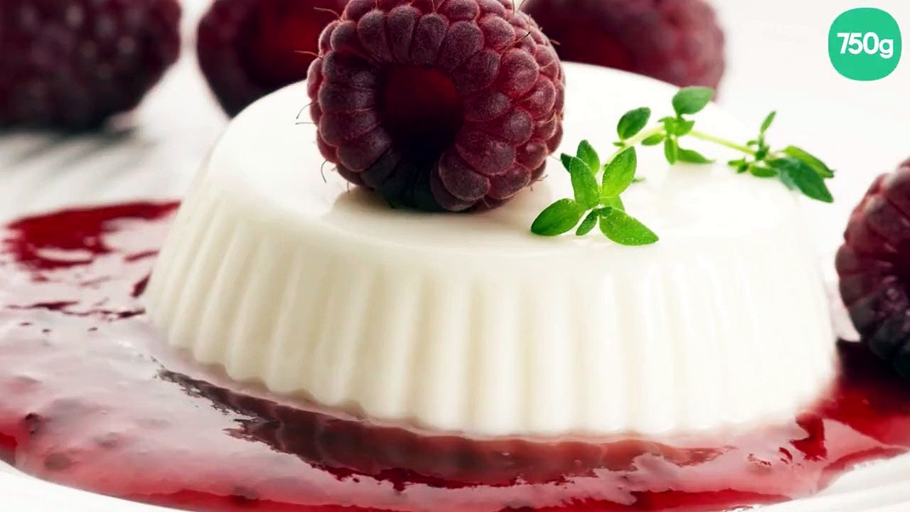 Panna cotta au chocolat blanc et son coulis de framboises au basilic