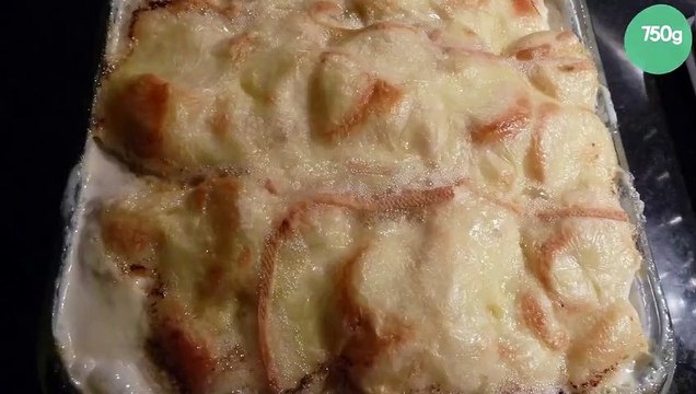 Gratin de pommes de terre, oignons, jambon et raclette