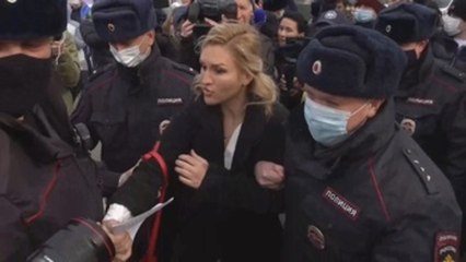 Navalni enferma en prisión pero continúa su huelga de hambre