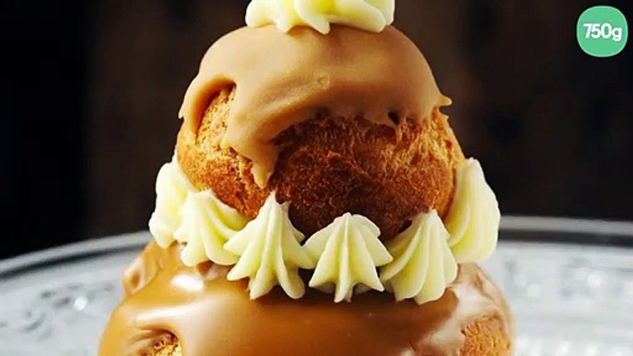 Religieuse au café