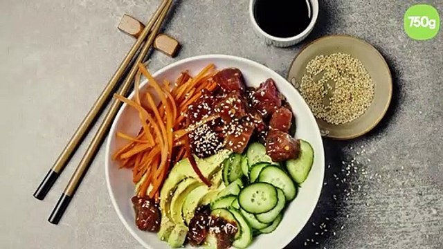 Poke bowl au thon avocat quinoa et crudités