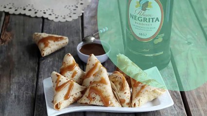 Скачать видео: Triangles de crêpes aux pommes, sauce caramel au rhum