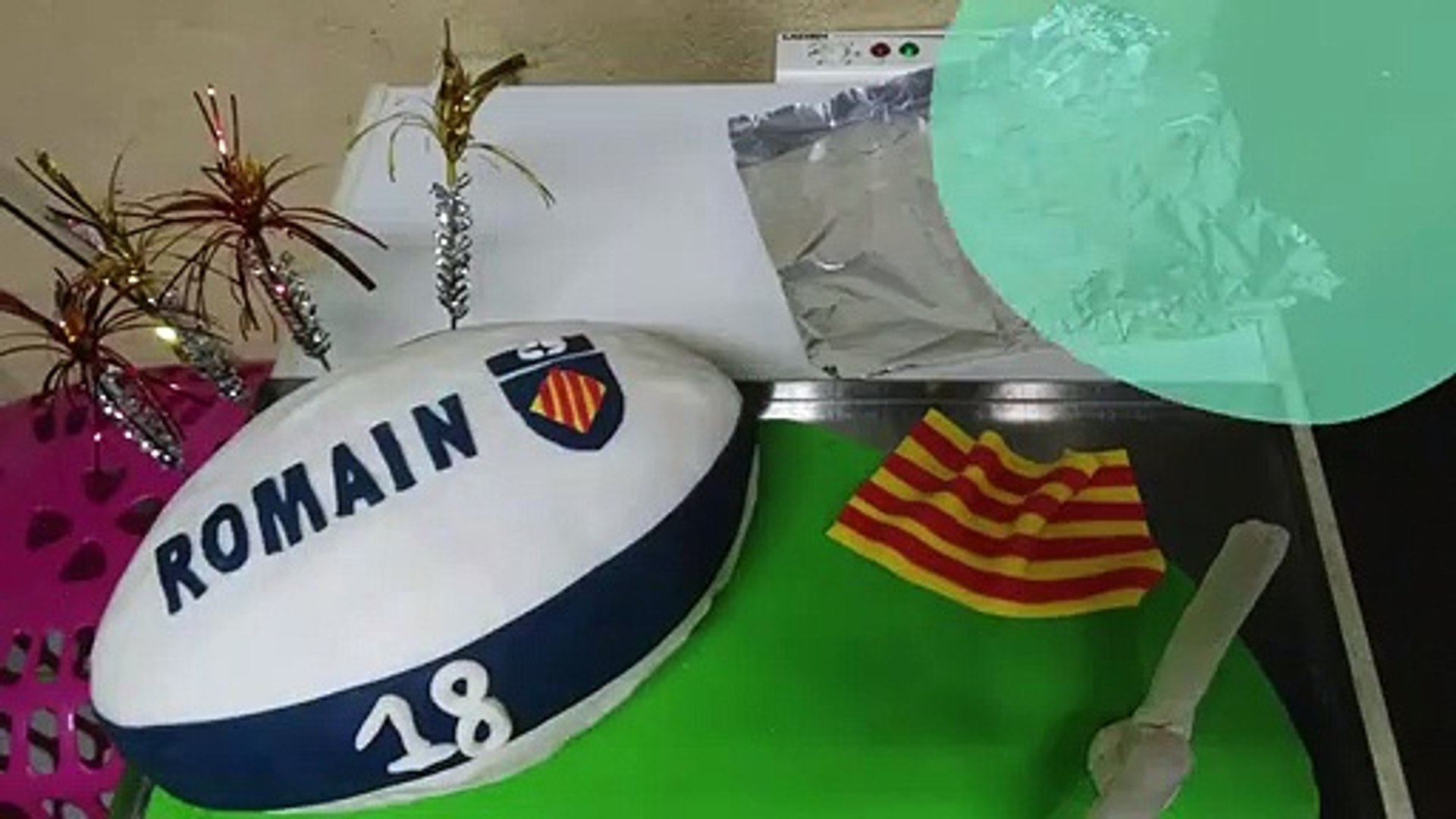 Gateau Ballon De Rugby Video Dailymotion
