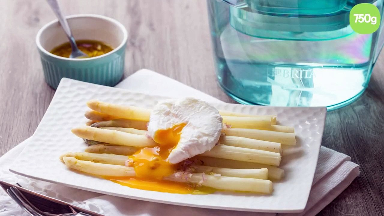 Asperges blanches et œufs pochés