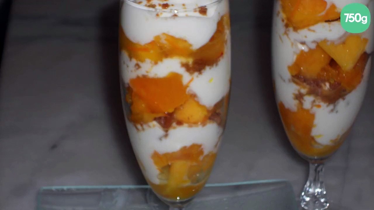 Coupes de pêche au fromage blanc vanillé