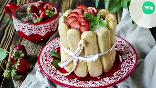 Charlotte aux fraises, sirop de fraises, fromage blanc