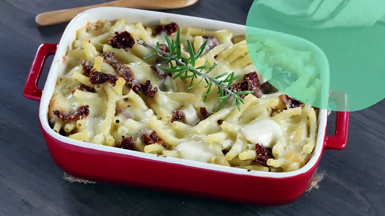 Gratin de pâtes aux tomates séchées, mozzarella et parmesan