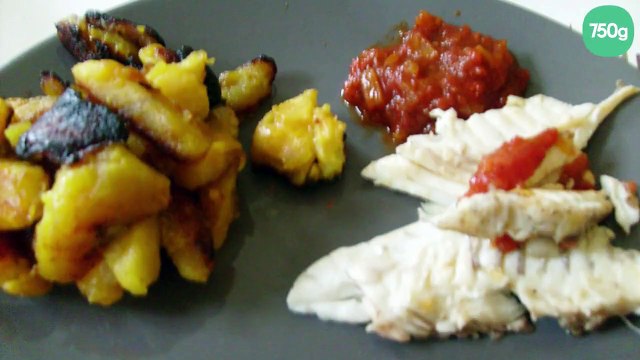 Bananes plantains avec du poisson braisé