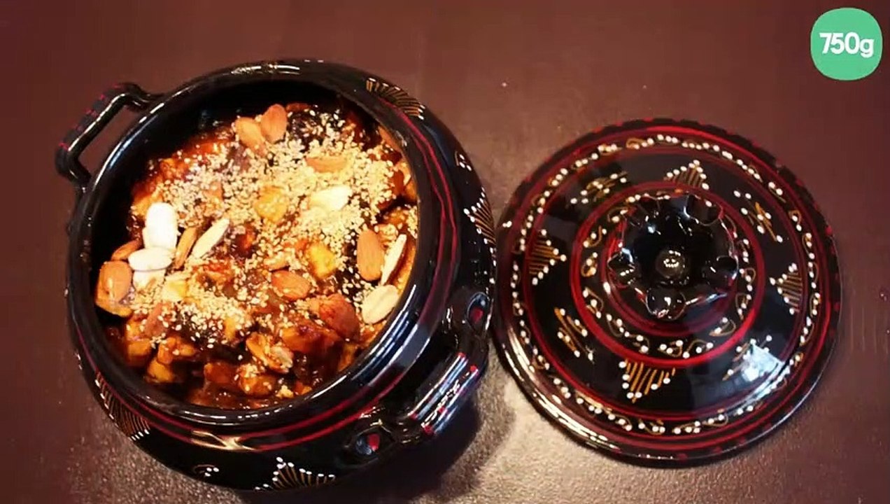 Tajine de poulet aux abricots, pruneaux et amandes