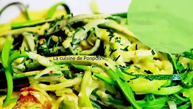 Tagliatelles de courgette et brochettes à la sauce moutarde