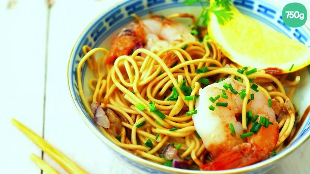 Bouillon asiatique de nouilles chinoises aux crevettes
