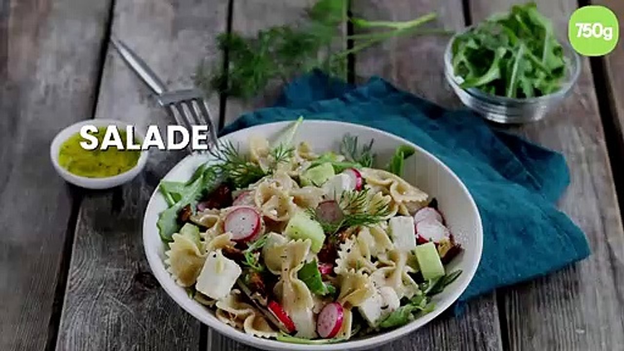 Salade de farfalle au blé complet aux légumes frais