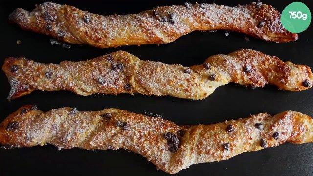 Sacristains amandes, éclats de praline et pépites de chocolat