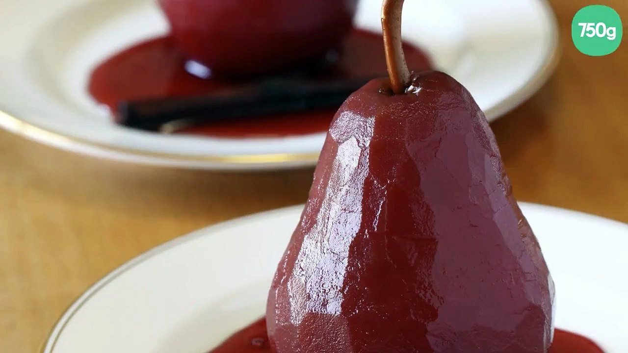 Poires Conférences pochées au vin rouge