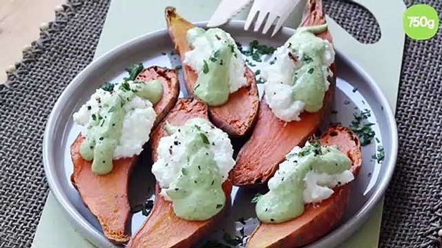Patates douces rôties, ricotta et sauce verte au tahiné