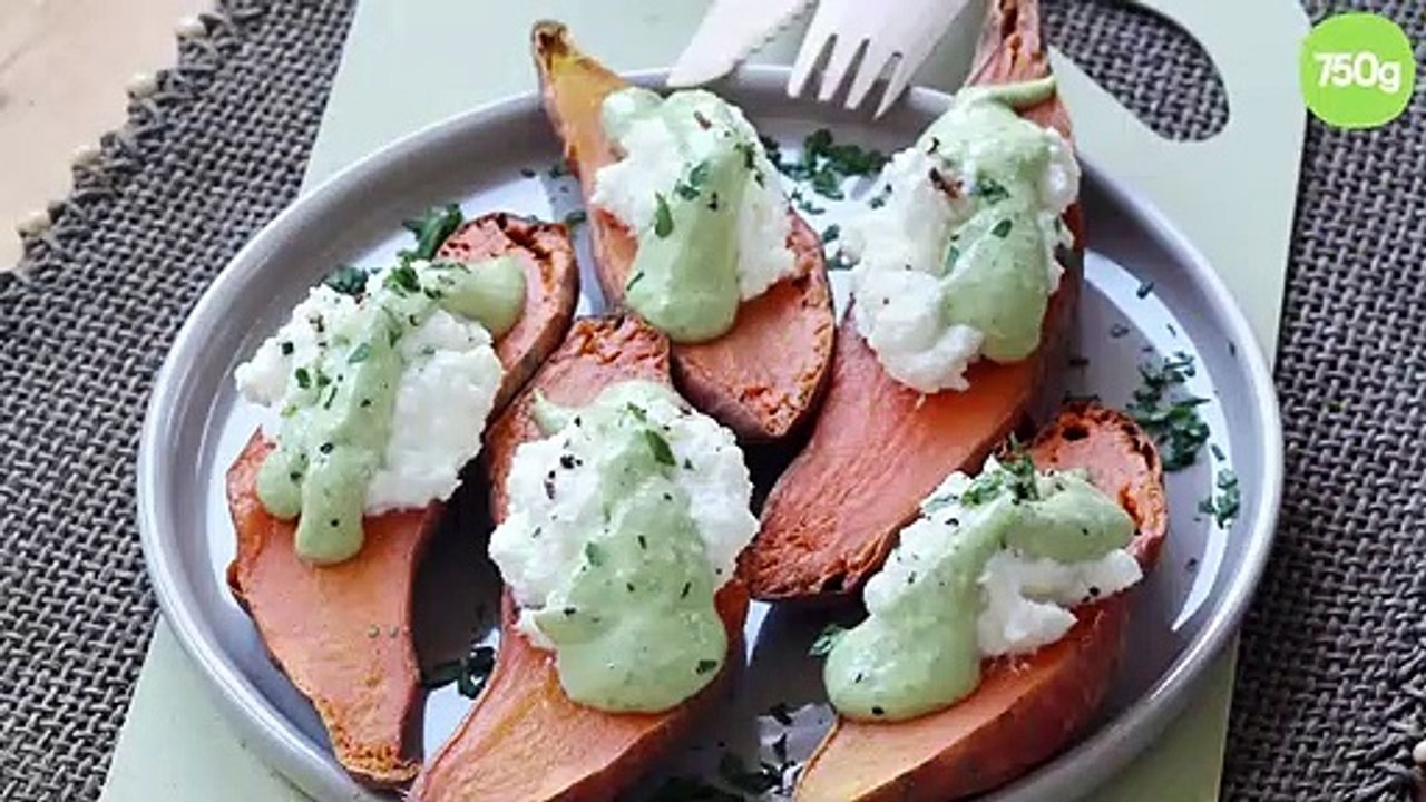 Patates douces rôties, ricotta et sauce verte au tahiné