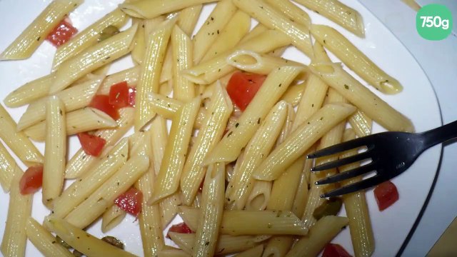 Salade de pâtes aux olives et tomates