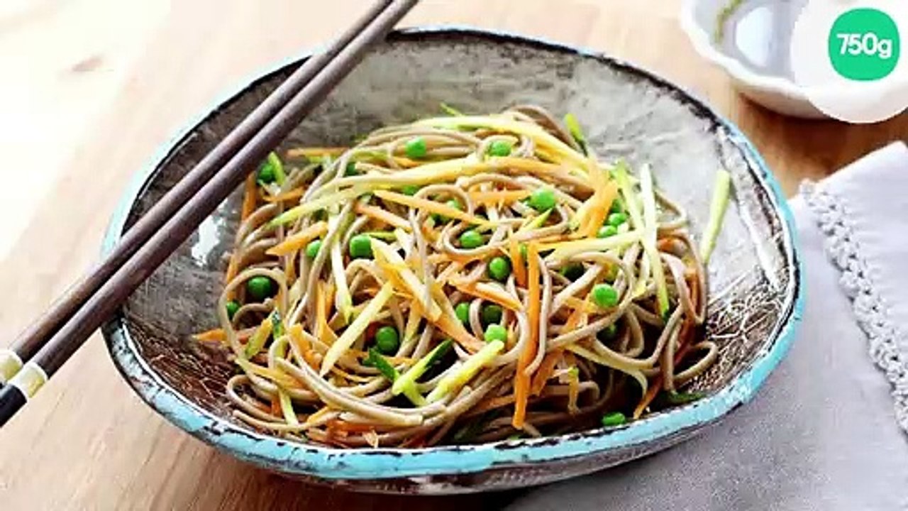 Salade de nouilles Soba, carottes et courgettes