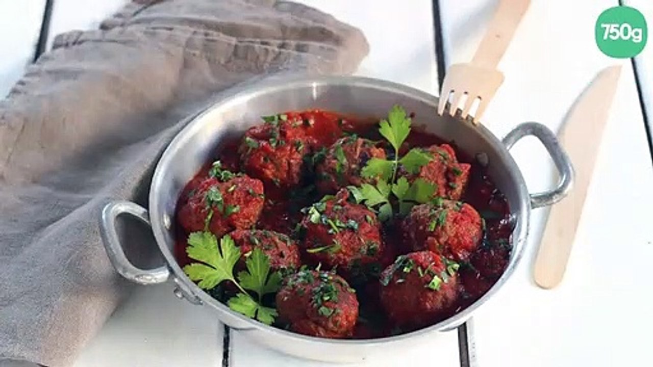 Boulettes d’agneau épicées, sauce tomate et coriandre