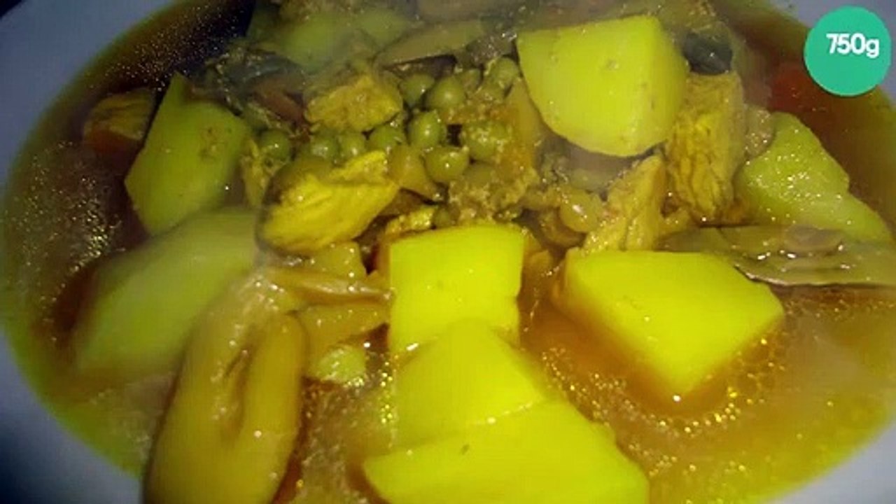 Marqa (ragoût tunisien) aux petits pois carottes, champignons, pommes de terre et poulet