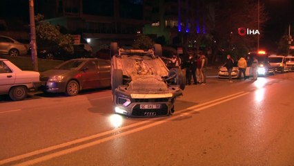 Lüks cip park halindeki araca çarpıp takla attı: 1 yaralı