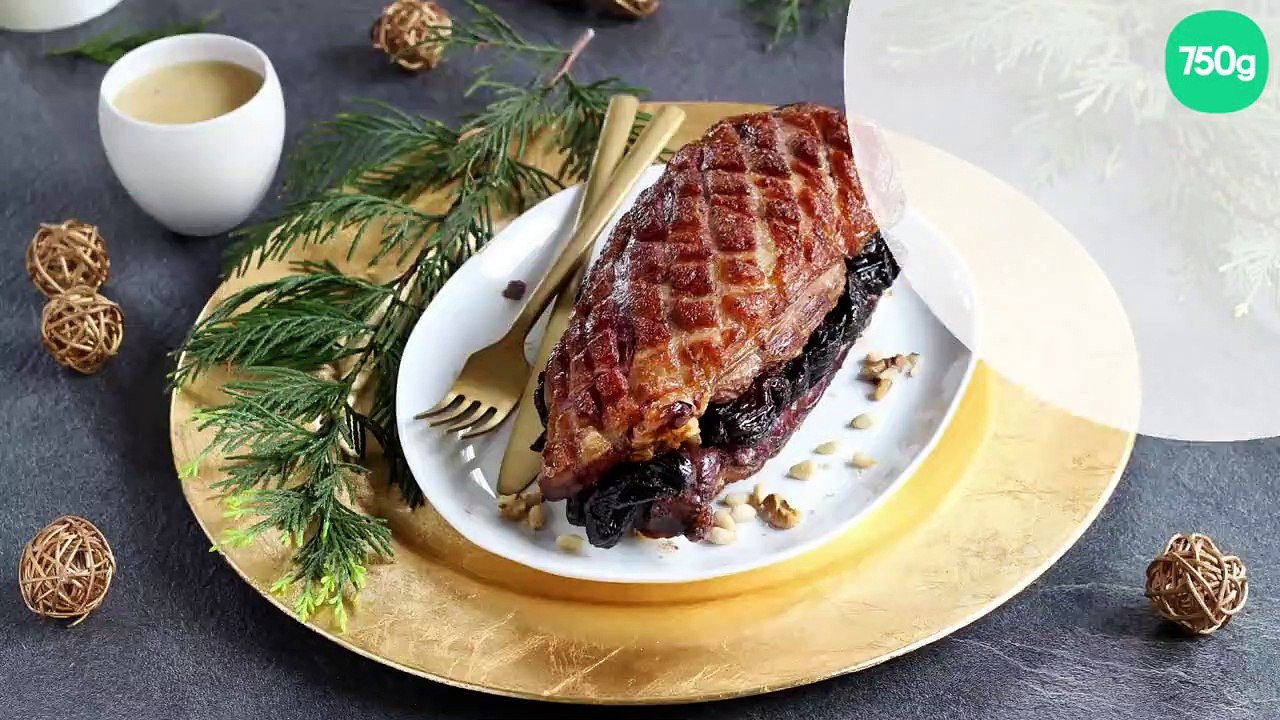 Magret de canard aux fruits secs et sauce à la fève tonka