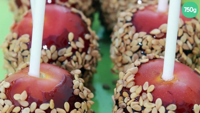 Sucettes de tomates cerises aux graines de sésame
