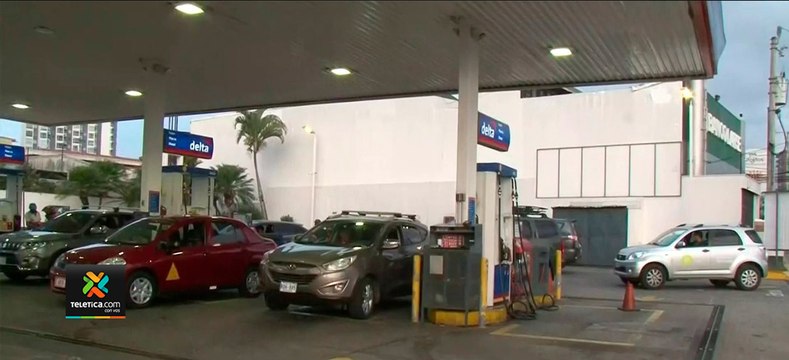 tn7-A-pocas-horas-de-aumento,-conductores-colapsan-gasolineras-060421