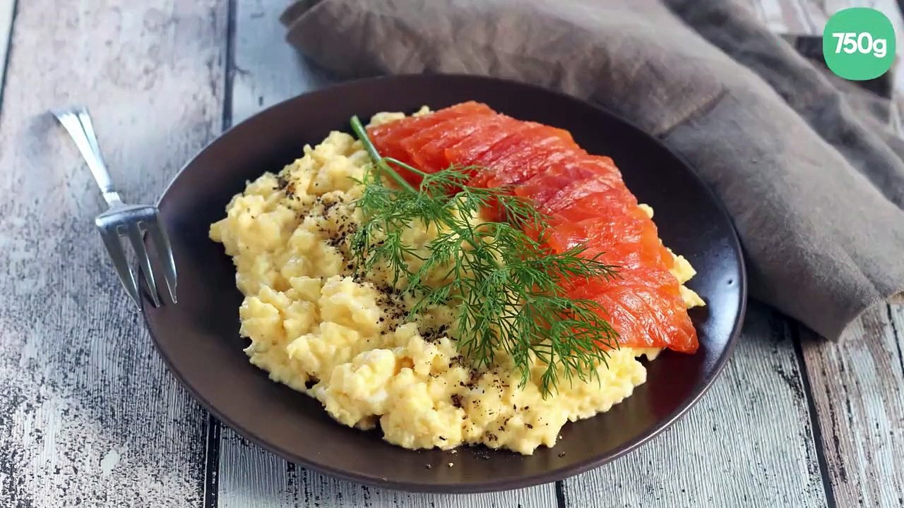 Œufs brouillés et gravlax de saumon