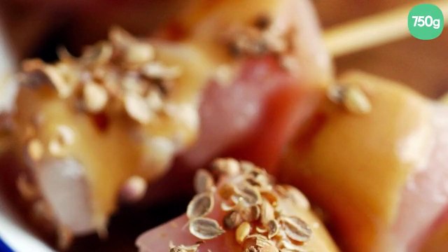 Petites brochettes au poulet mariné à la moutarde parfumée