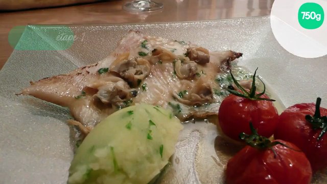 Aile de raie poêlée et son beurre infusé aux palourdes, purée de pomme de terre à l'huile d'olive et au cresson, petites tomates au four