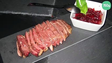 Magret de canard à la fleur de sel et sa compotée de gariguettes au basilic