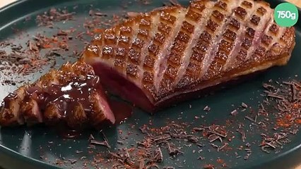 Magret de canard et sauce au cacao
