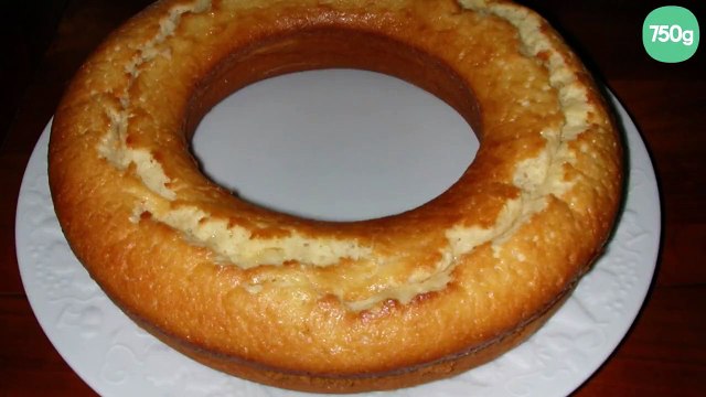 Gâteau au yaourt légèrement croustillant et fondant